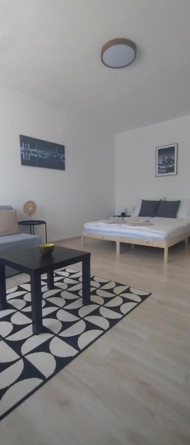 Blue Moon Apartman Eger Exteriör bild